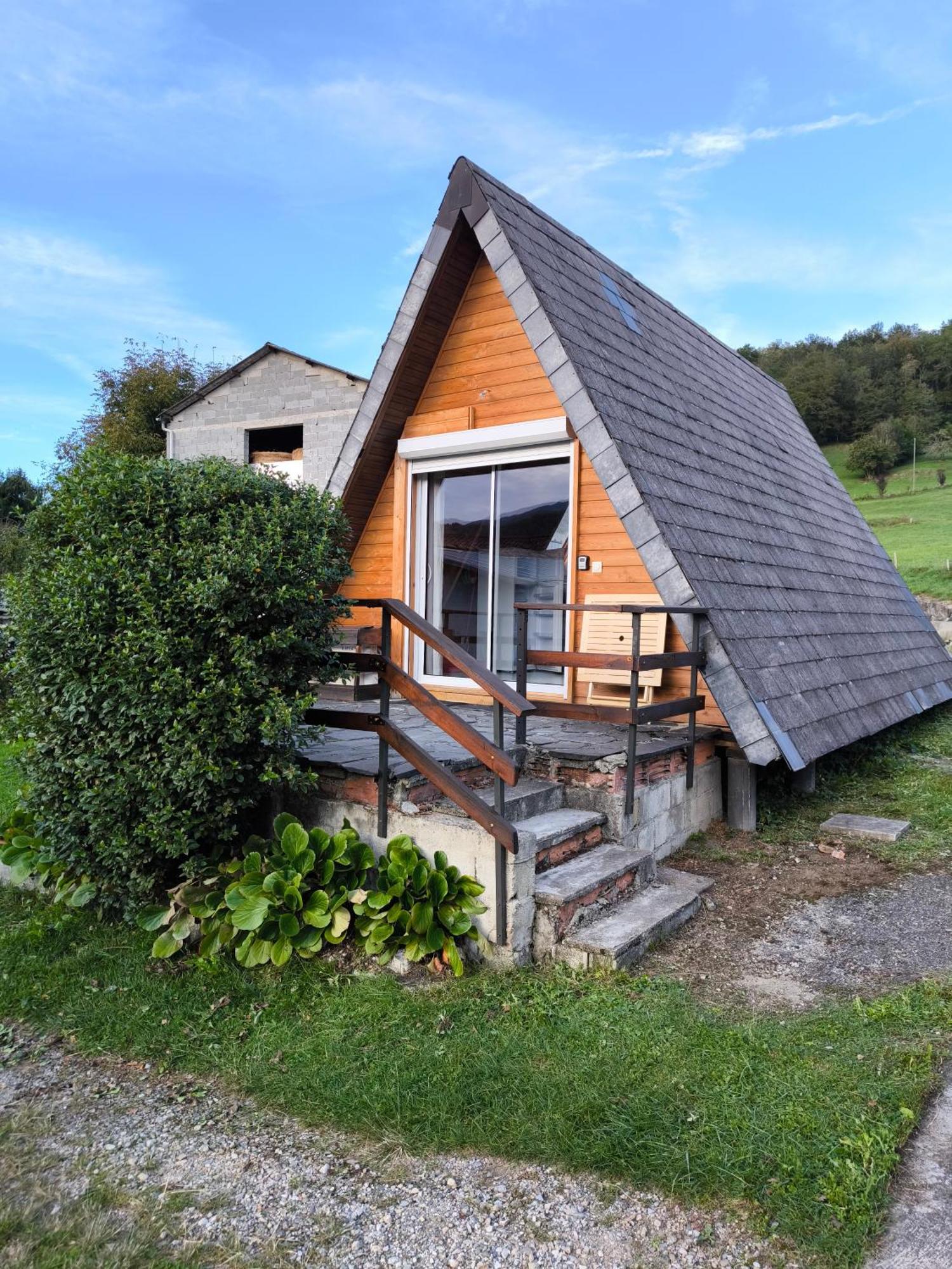 Petit Chalet Avec Terrasse Oust ภายนอก รูปภาพ