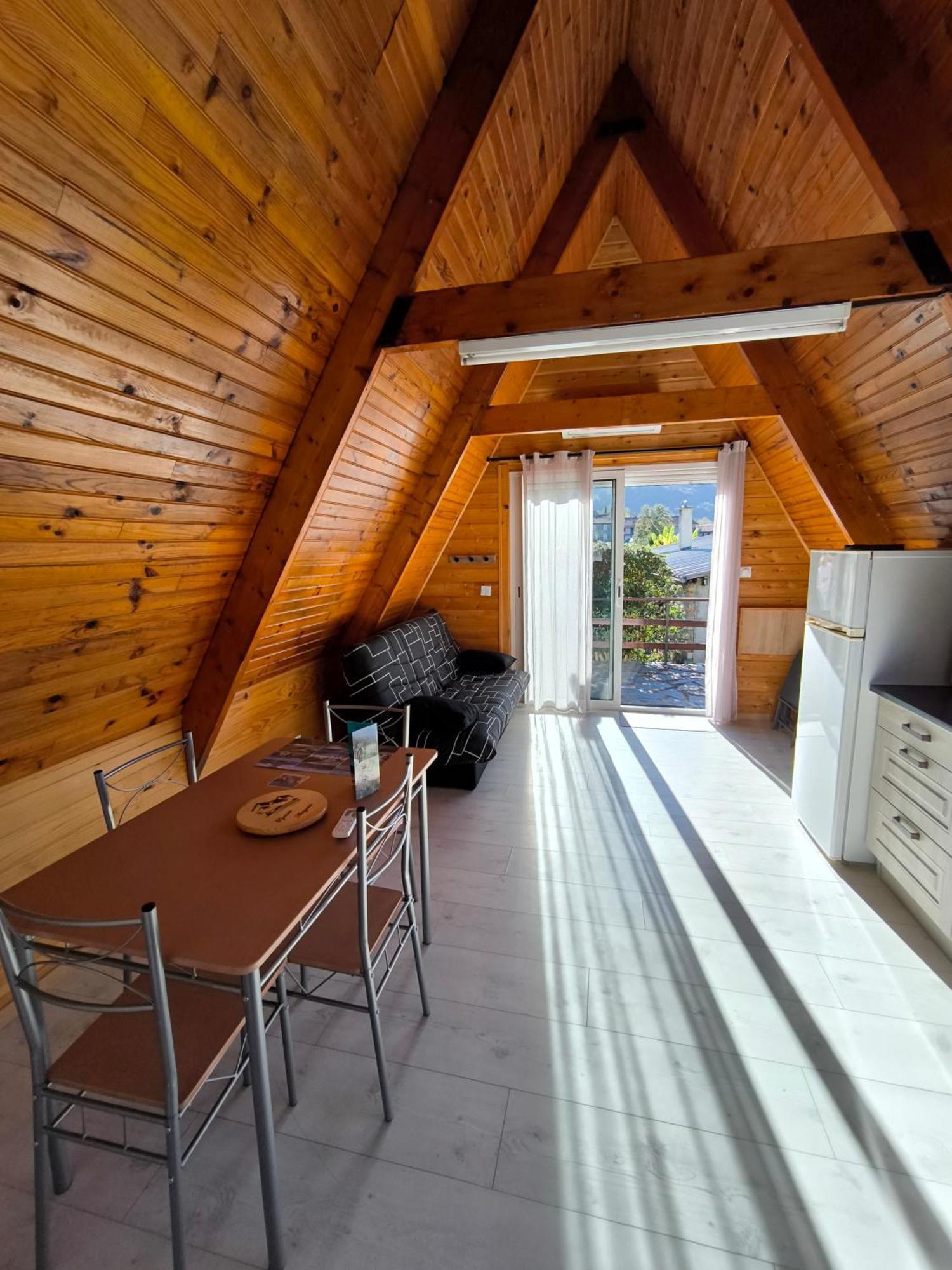 Petit Chalet Avec Terrasse Oust ห้อง รูปภาพ