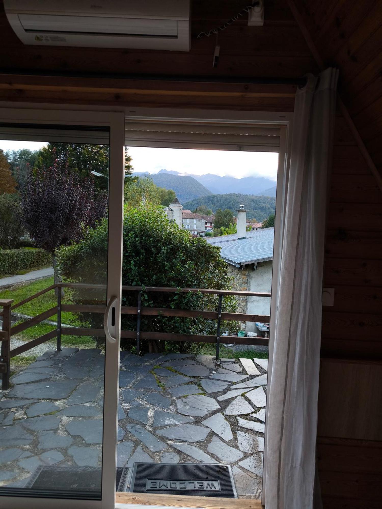 Petit Chalet Avec Terrasse Oust ภายนอก รูปภาพ