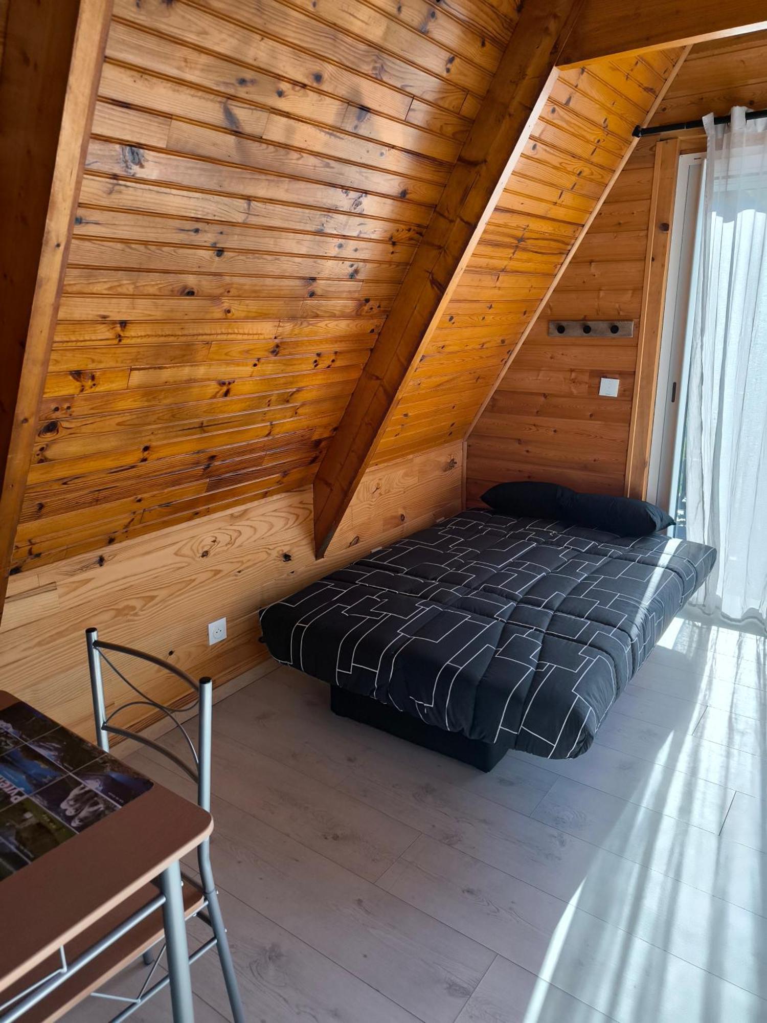 Petit Chalet Avec Terrasse Oust ภายนอก รูปภาพ